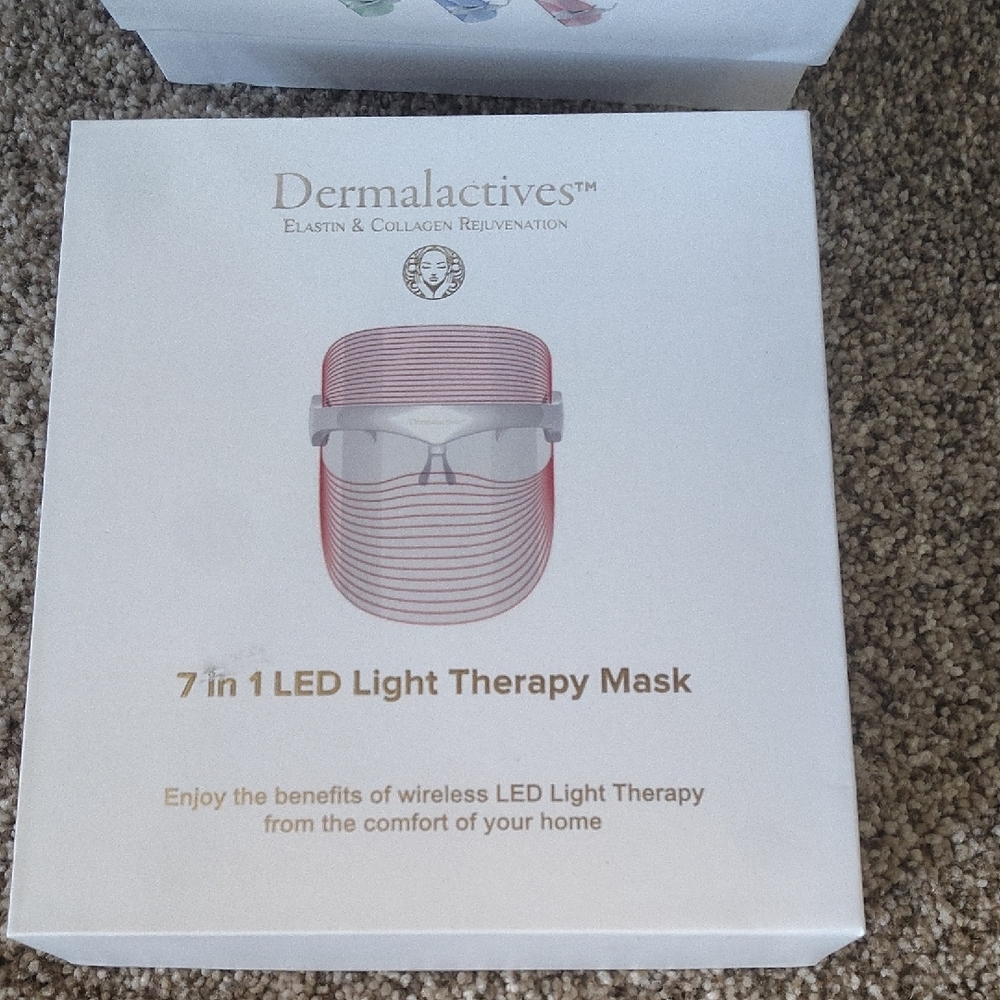 White LED Light Therapy Mask - Picture 3 of 4